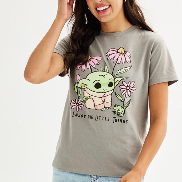 MAD Engine Tops - Mad Engine Star Wars The Mandalorian Juniors XS grey graphic baby yoda teep
